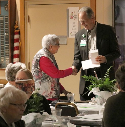 Eric giving volunteer award