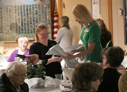 Volunteer Banquet - Lynn Carpenter giving award to Abbey